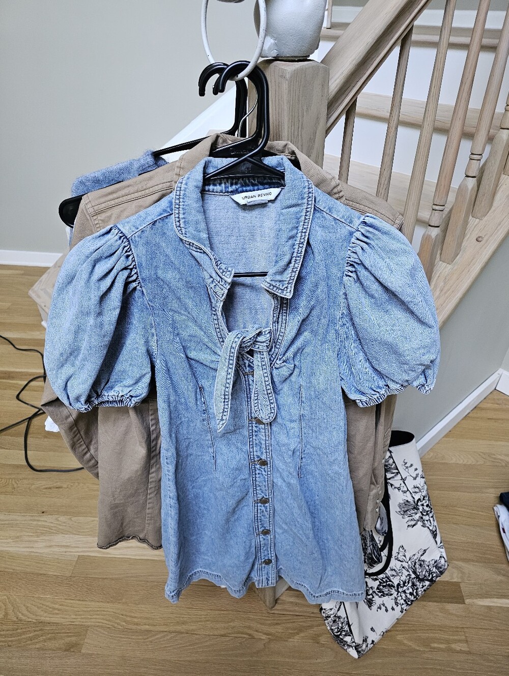 URBAN REVIVO esther bow detail mini denim dress in light blue wash - Picture 12 of 14
